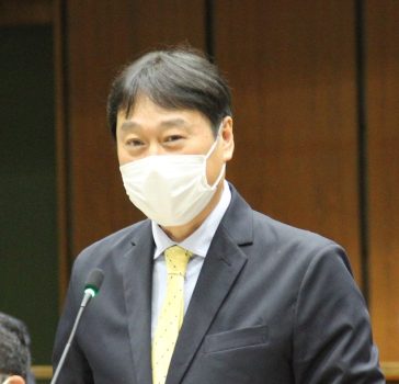 ２０２２年第３回定例会　川村のりあき議員が代表質問を行いました